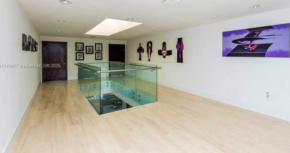 Small Image of 891 NORTH VENETIAN DR, Miami Number 7