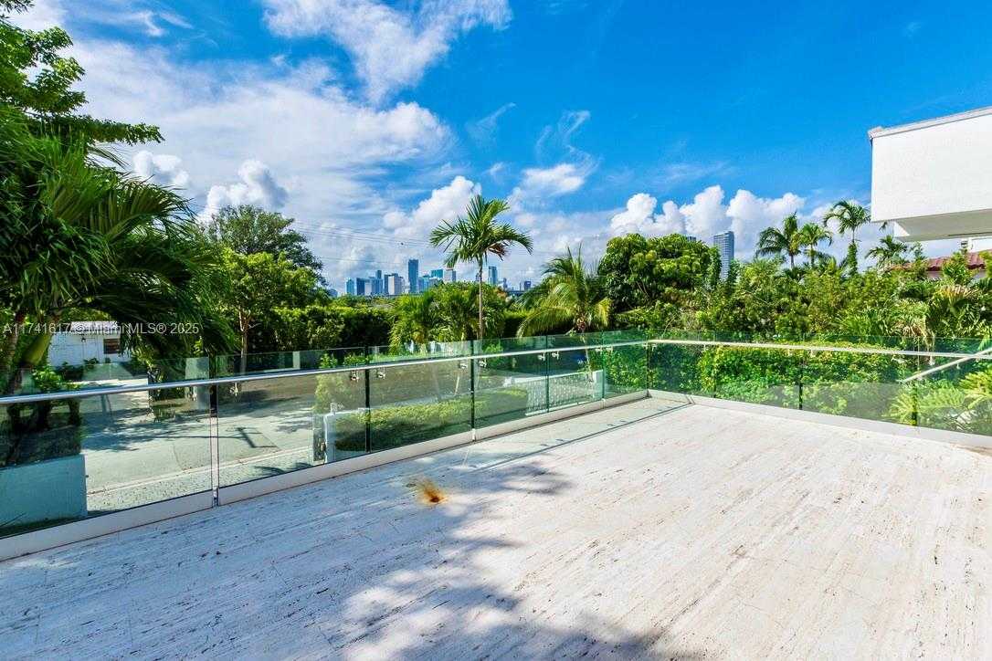 Small Image of 891 NORTH VENETIAN DR, Miami Number 8