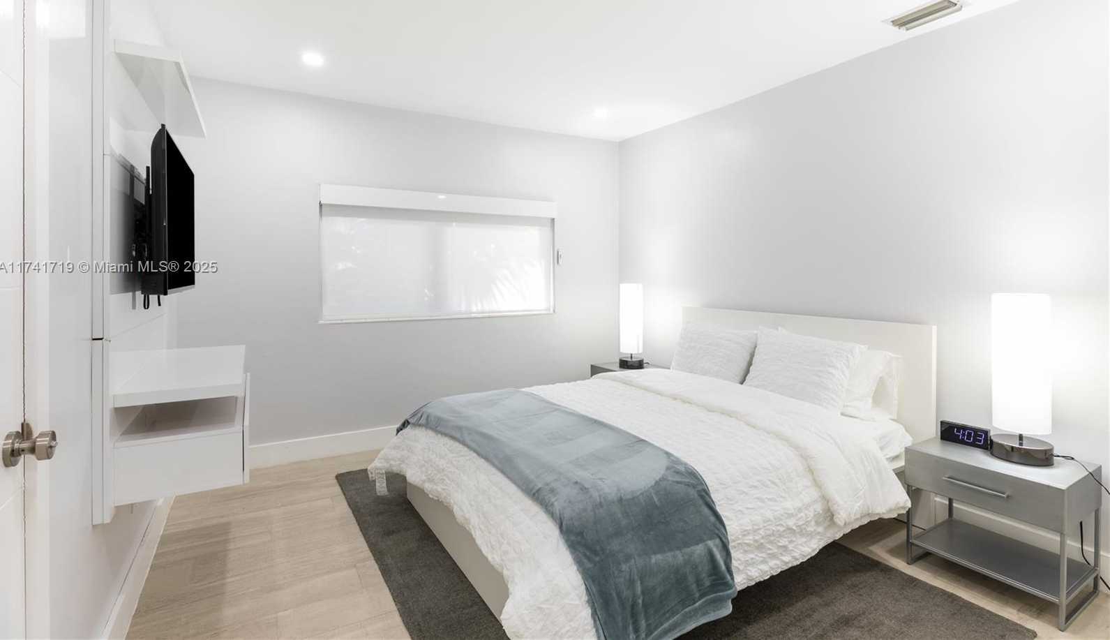 Small Image of 19421 NORTH EAST 18TH CT, Miami Number 10