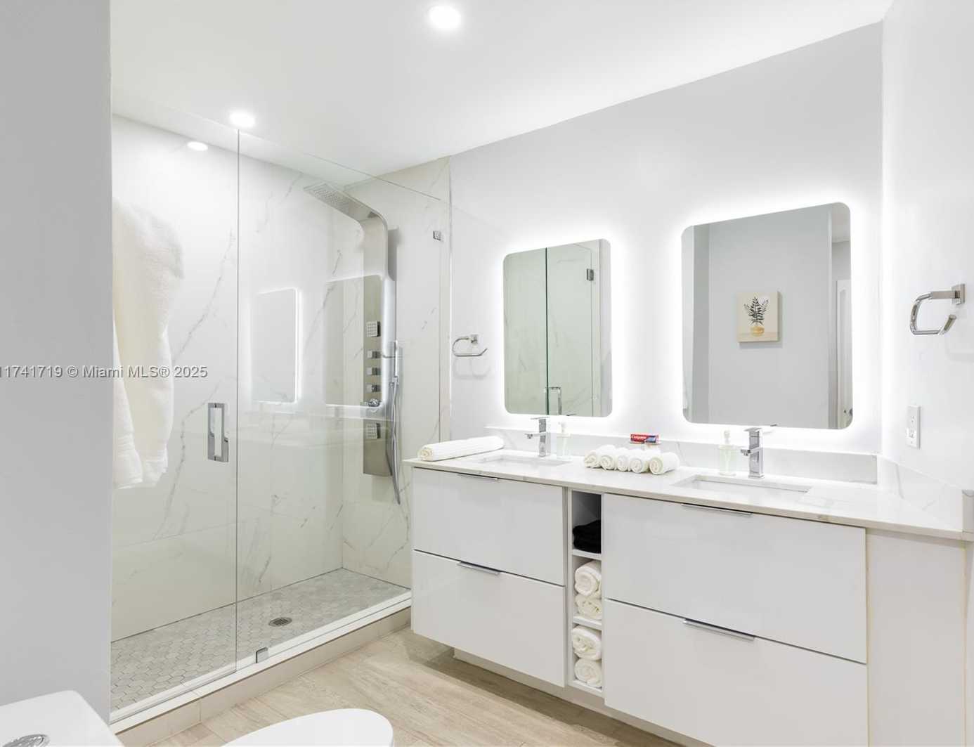 Small Image of 19421 NORTH EAST 18TH CT, Miami Number 11