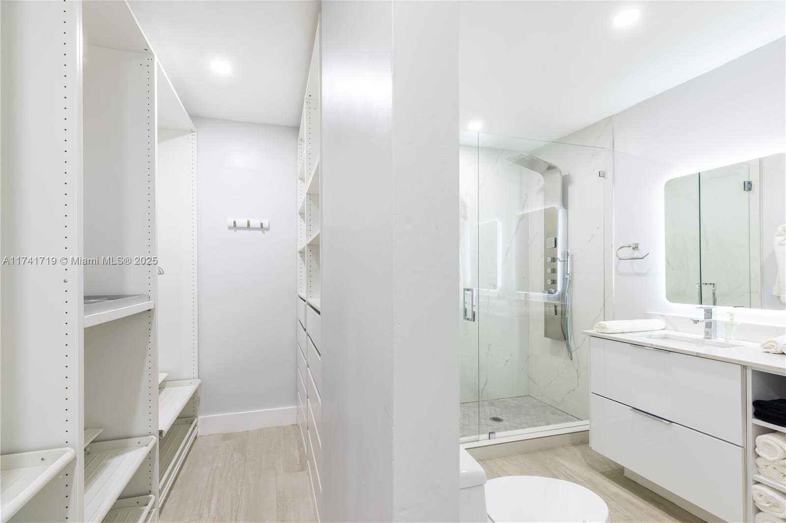 Small Image of 19421 NORTH EAST 18TH CT, Miami Number 12