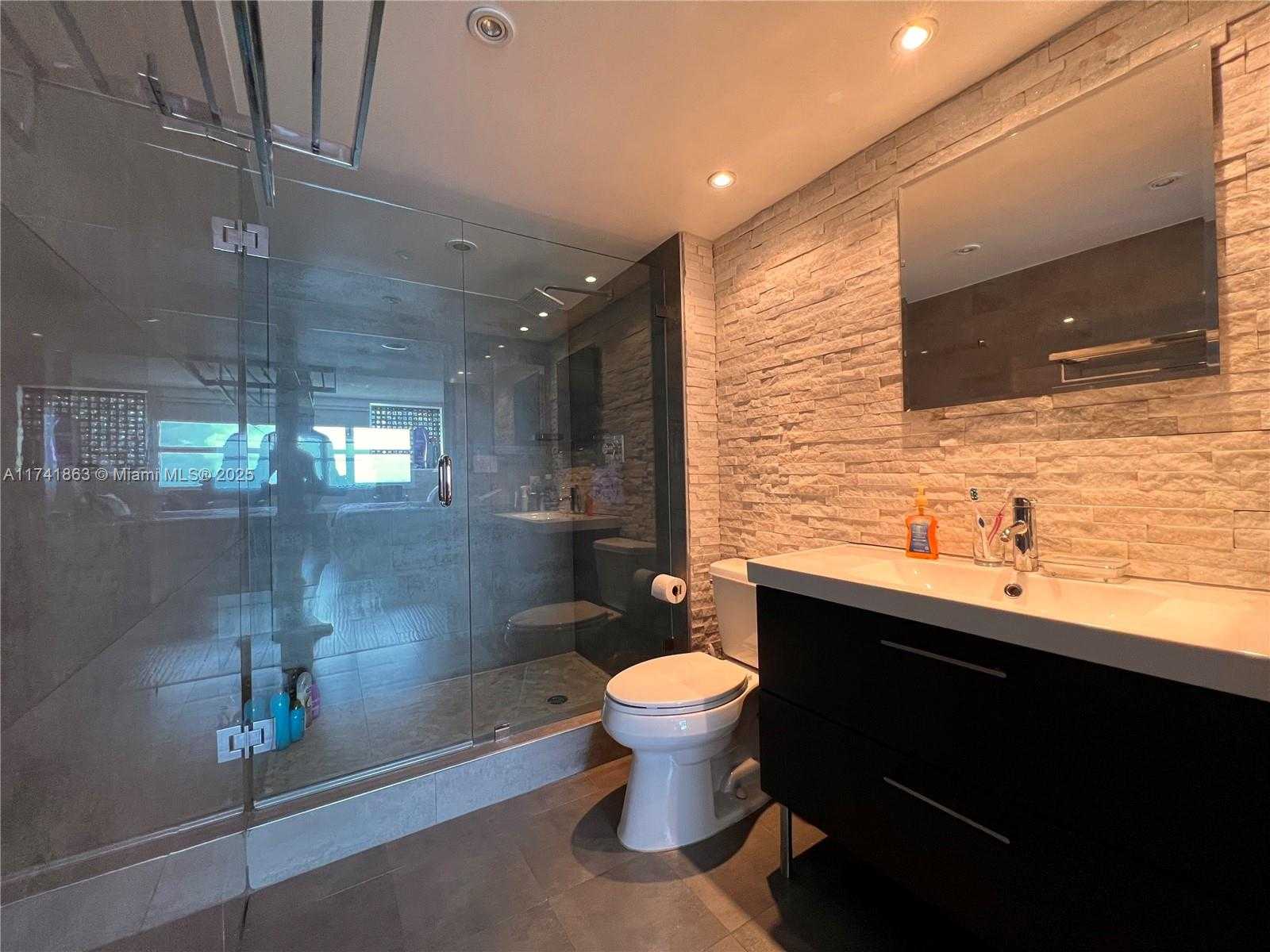 Small Image of 90 ALTON RD #2110, Miami Beach Number 4