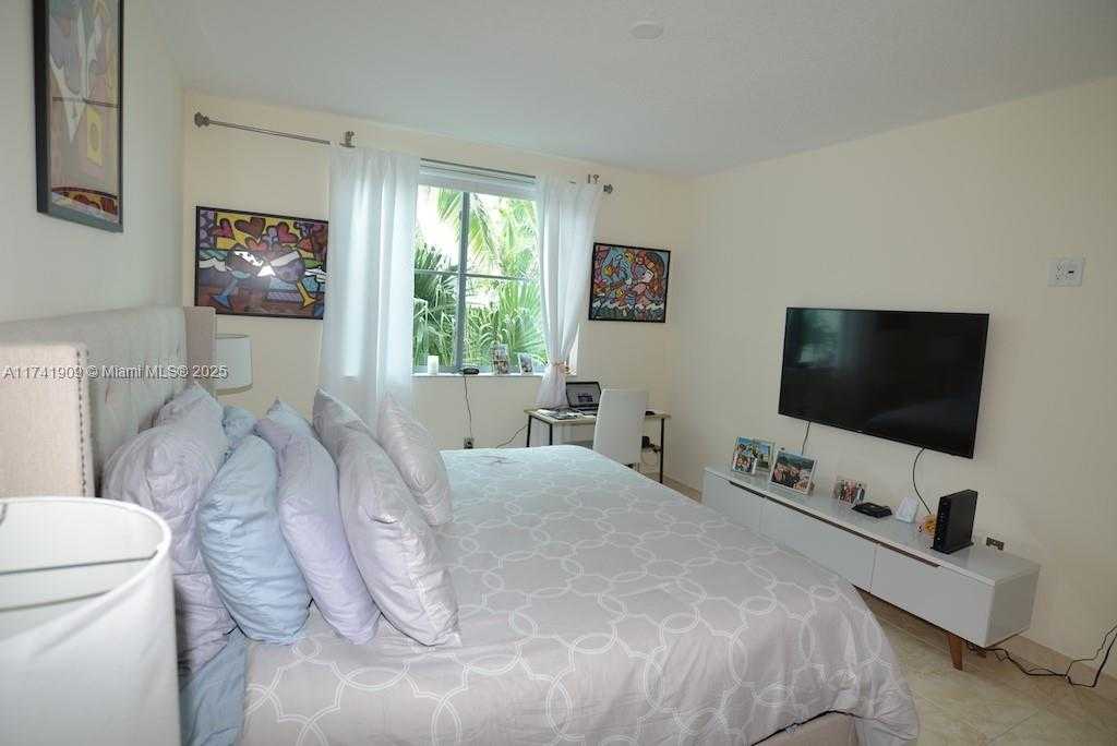 Small Image of 110 WASHINGTON AVE #1512, Miami Beach Number 10