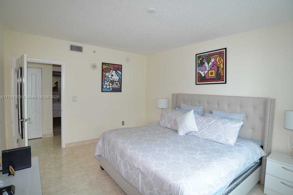 Small Image of 110 WASHINGTON AVE #1512, Miami Beach Number 11