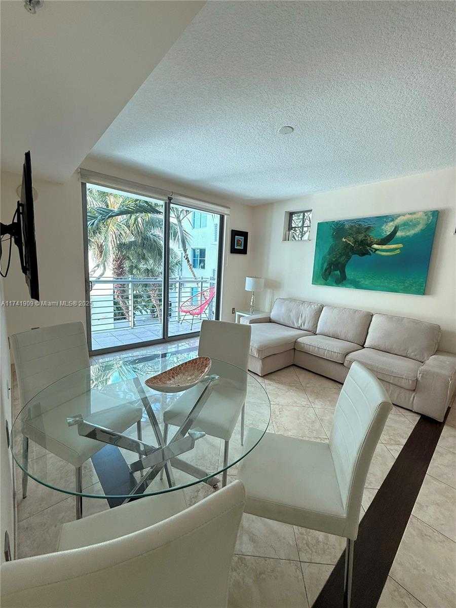 Small Image of 110 WASHINGTON AVE #1512, Miami Beach Number 2