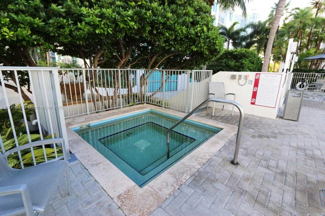 Small Image of 110 WASHINGTON AVE #1512, Miami Beach Number 20