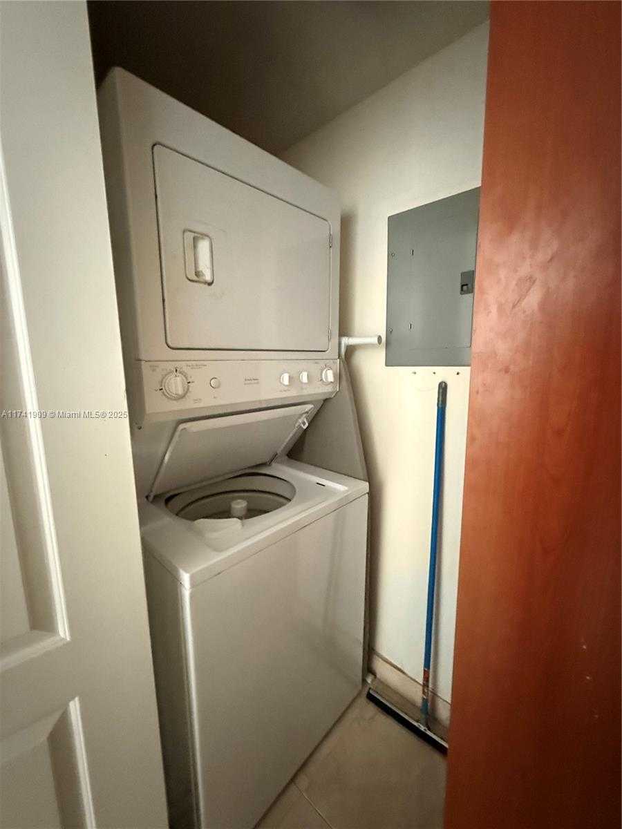 Small Image of 110 WASHINGTON AVE #1512, Miami Beach Number 7