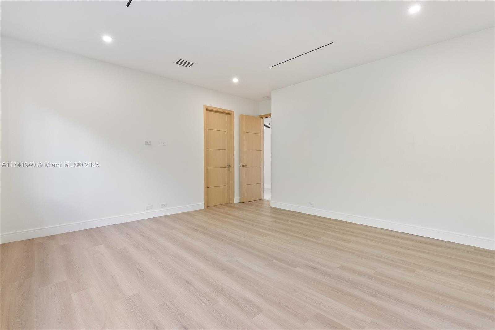 Small Image of 801 SOUTH EAST 11TH CT, Fort Lauderdale Number 36