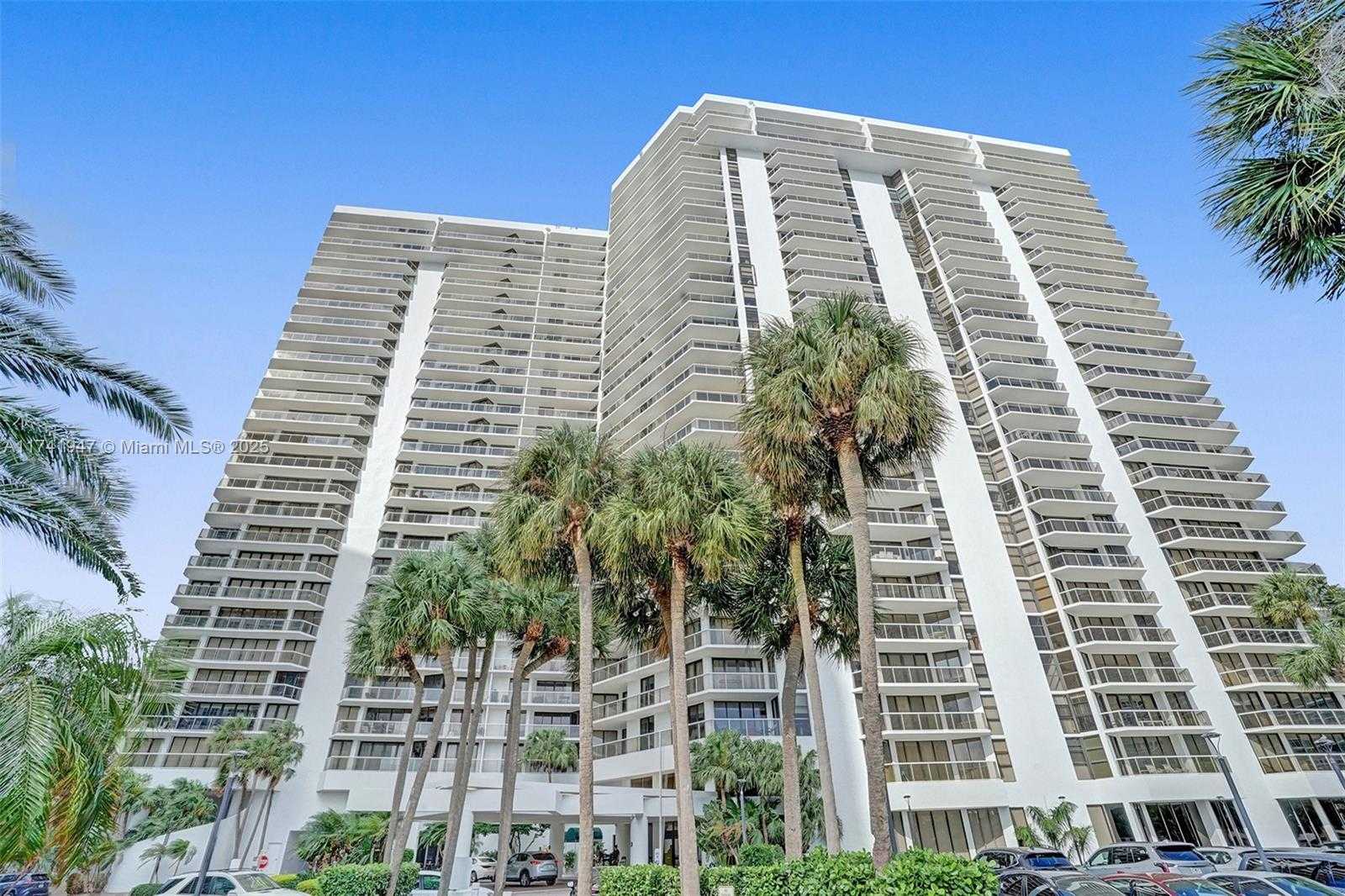 Small Image of 20281 EAST COUNTRY CLUB DR #801, Aventura Number 2