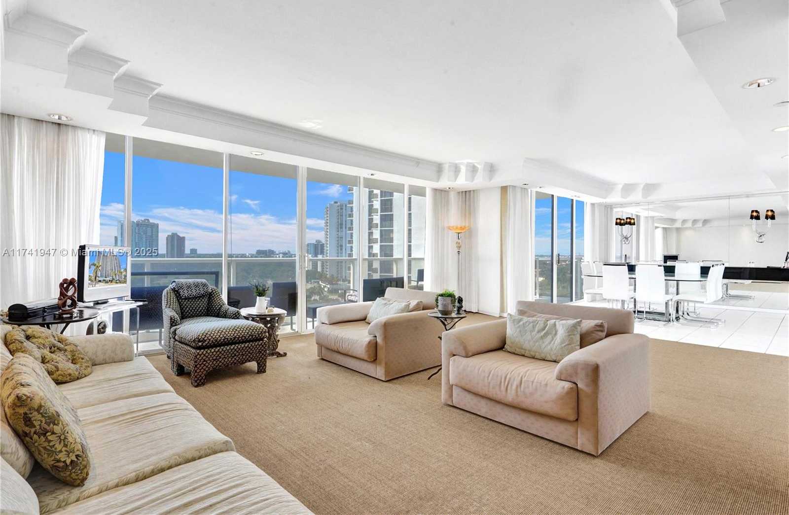 Small Image of 20281 EAST COUNTRY CLUB DR #801, Aventura Number 3