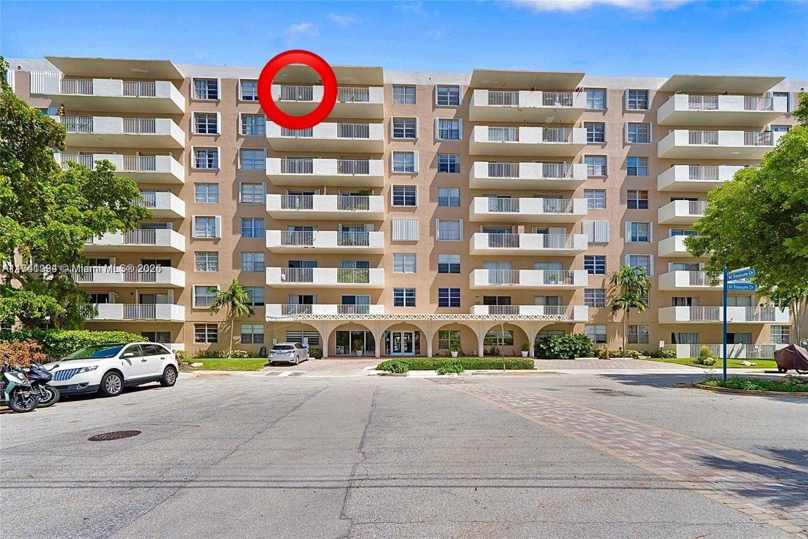 Small Image of 1455 NORTH TREASURE DR #PH-L, North Bay Village Number 12