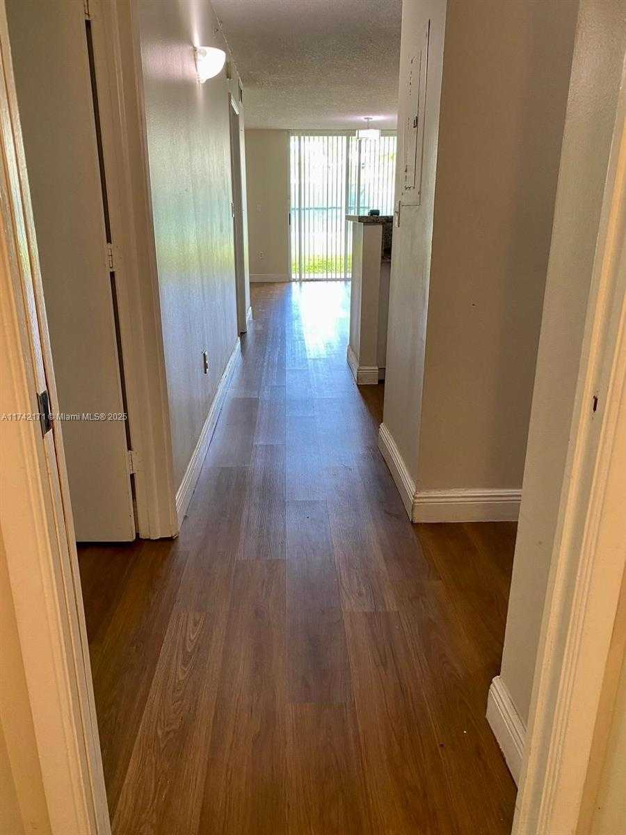 Small Image of 4580 NORTH WEST 107 AV #102, Doral Number 14