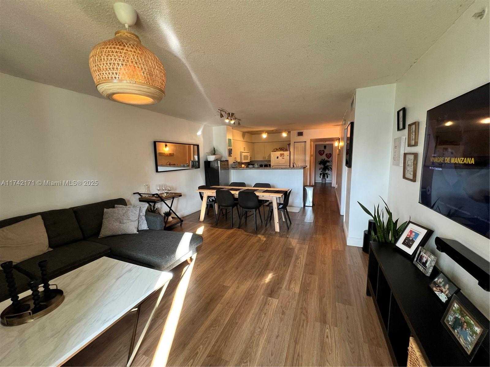 Small Image of 4580 NORTH WEST 107 AV #102, Doral Number 2