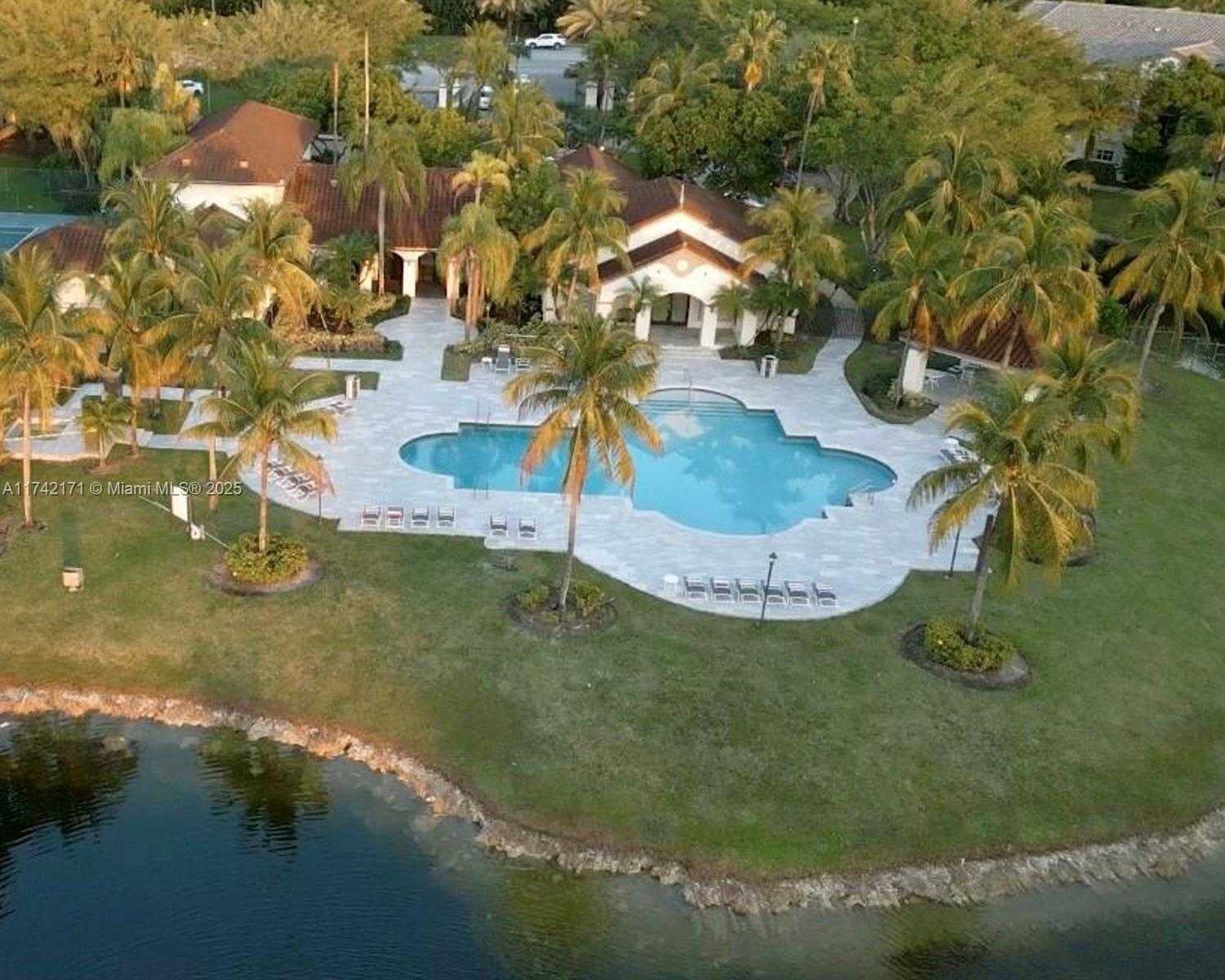 Small Image of 4580 NORTH WEST 107 AV #102, Doral Number 3