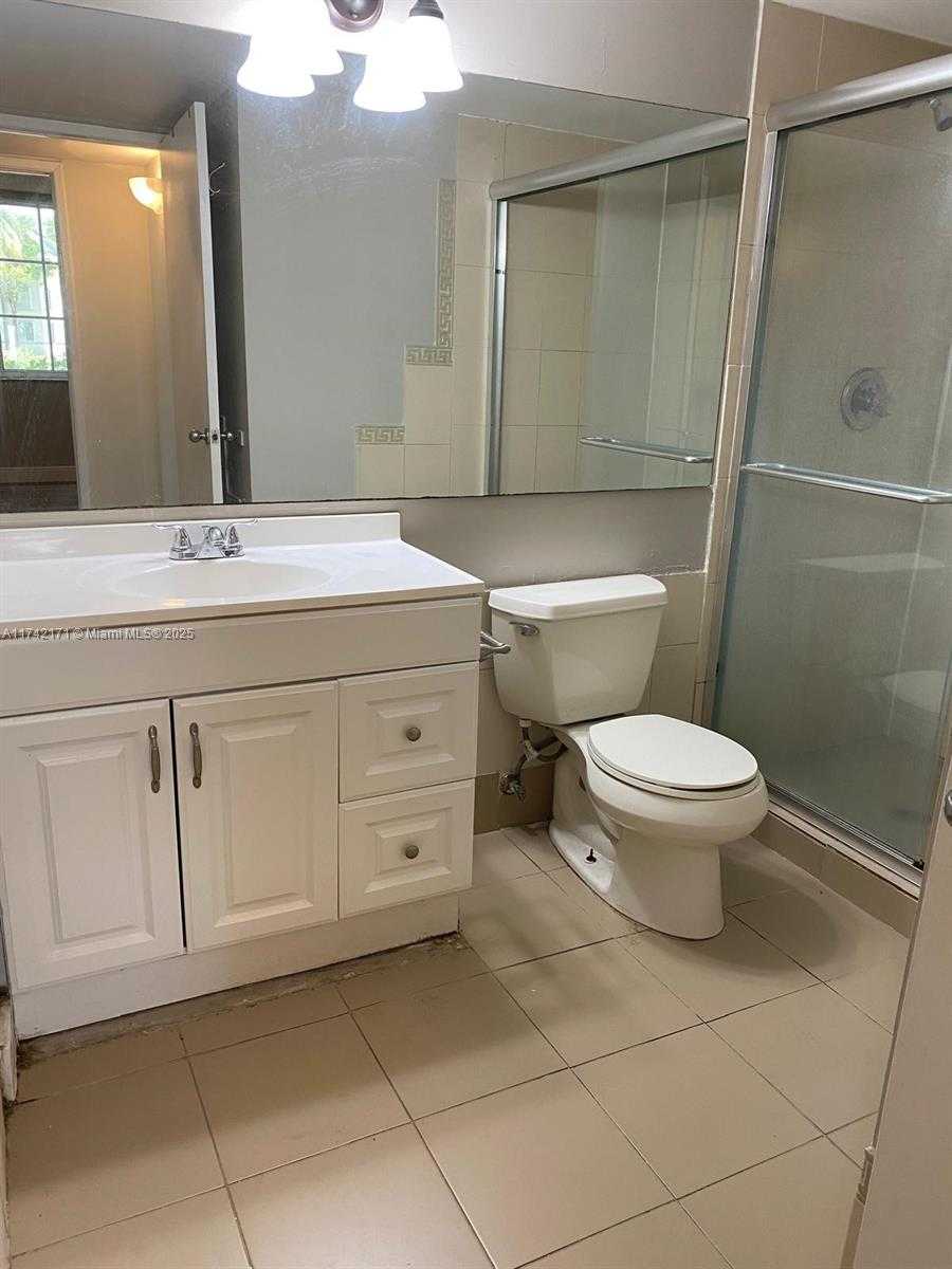 Small Image of 4580 NORTH WEST 107 AV #102, Doral Number 5