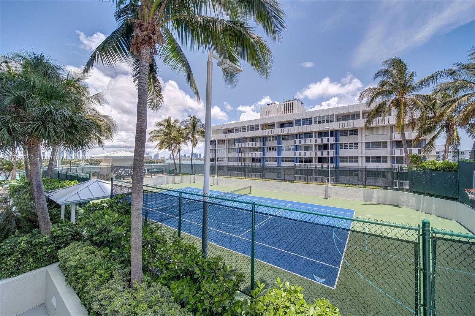 Small Image of 650 WEST AVE #2511, Miami Beach Number 21