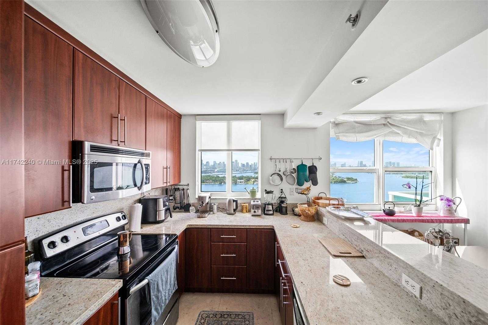 Small Image of 650 WEST AVE #2511, Miami Beach Number 5