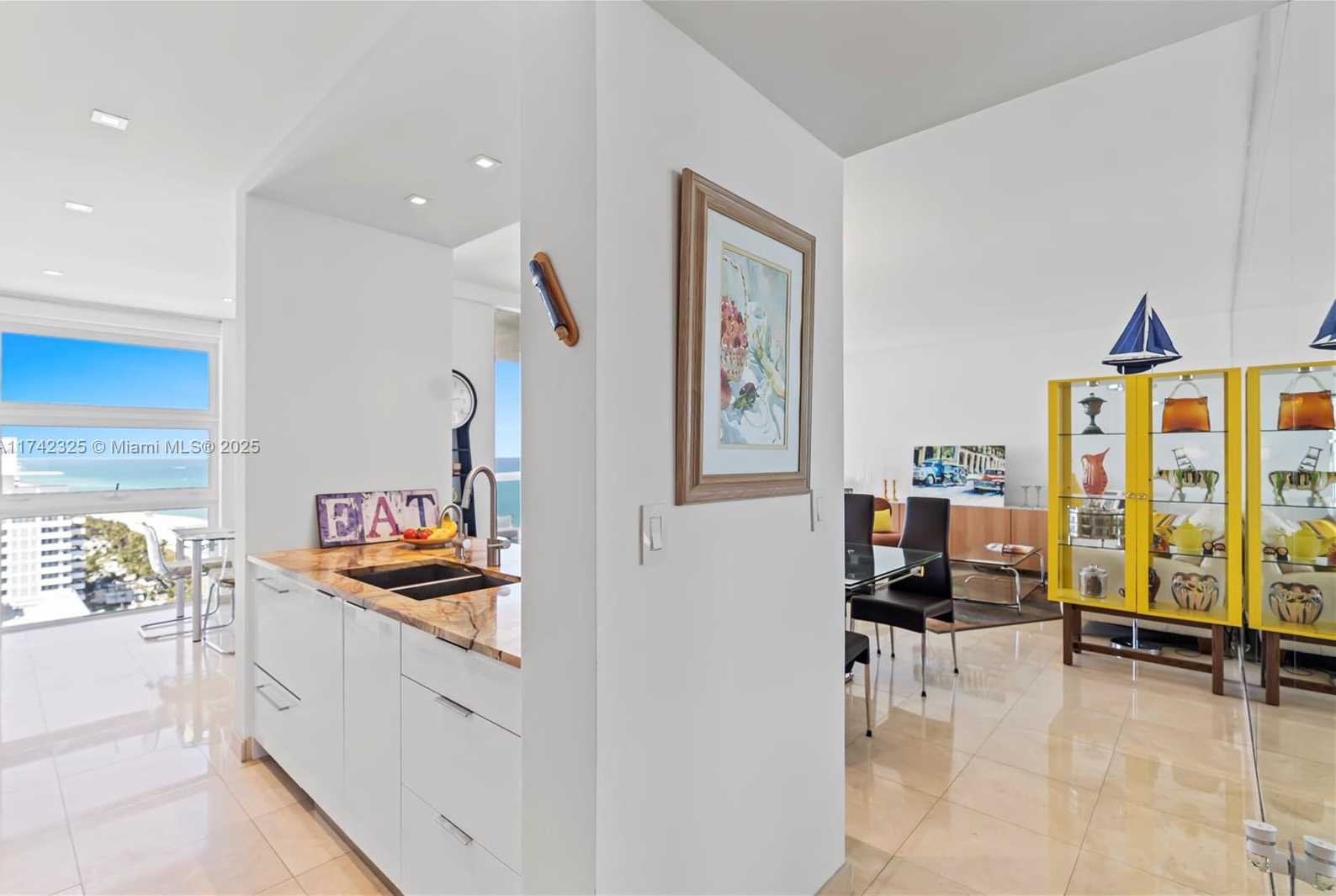Small Image of 4201 COLLINS AVE #2002, Miami Beach Number 13