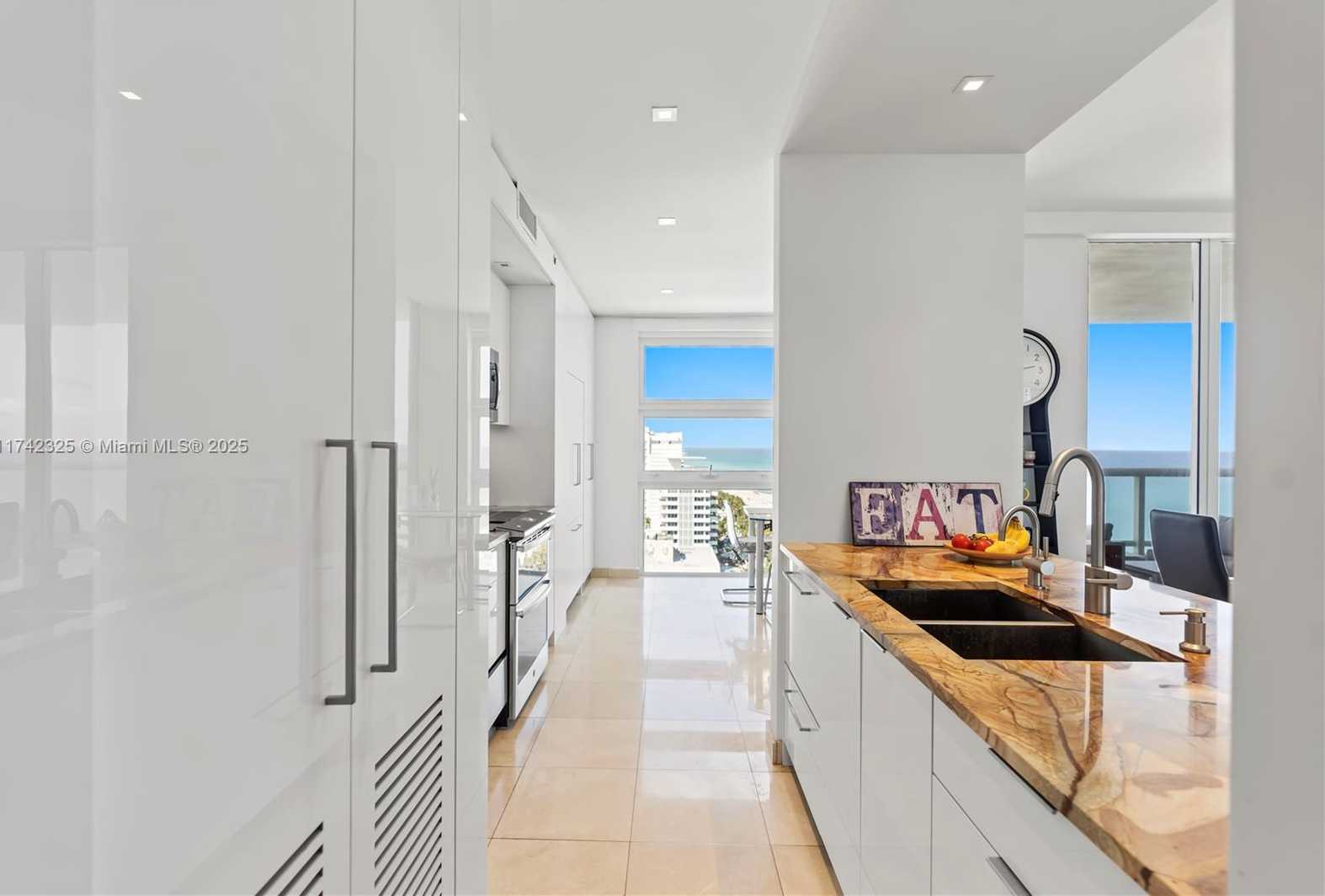 Small Image of 4201 COLLINS AVE #2002, Miami Beach Number 20