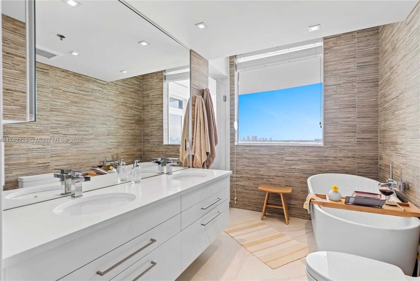 Small Image of 4201 COLLINS AVE #2002, Miami Beach Number 31