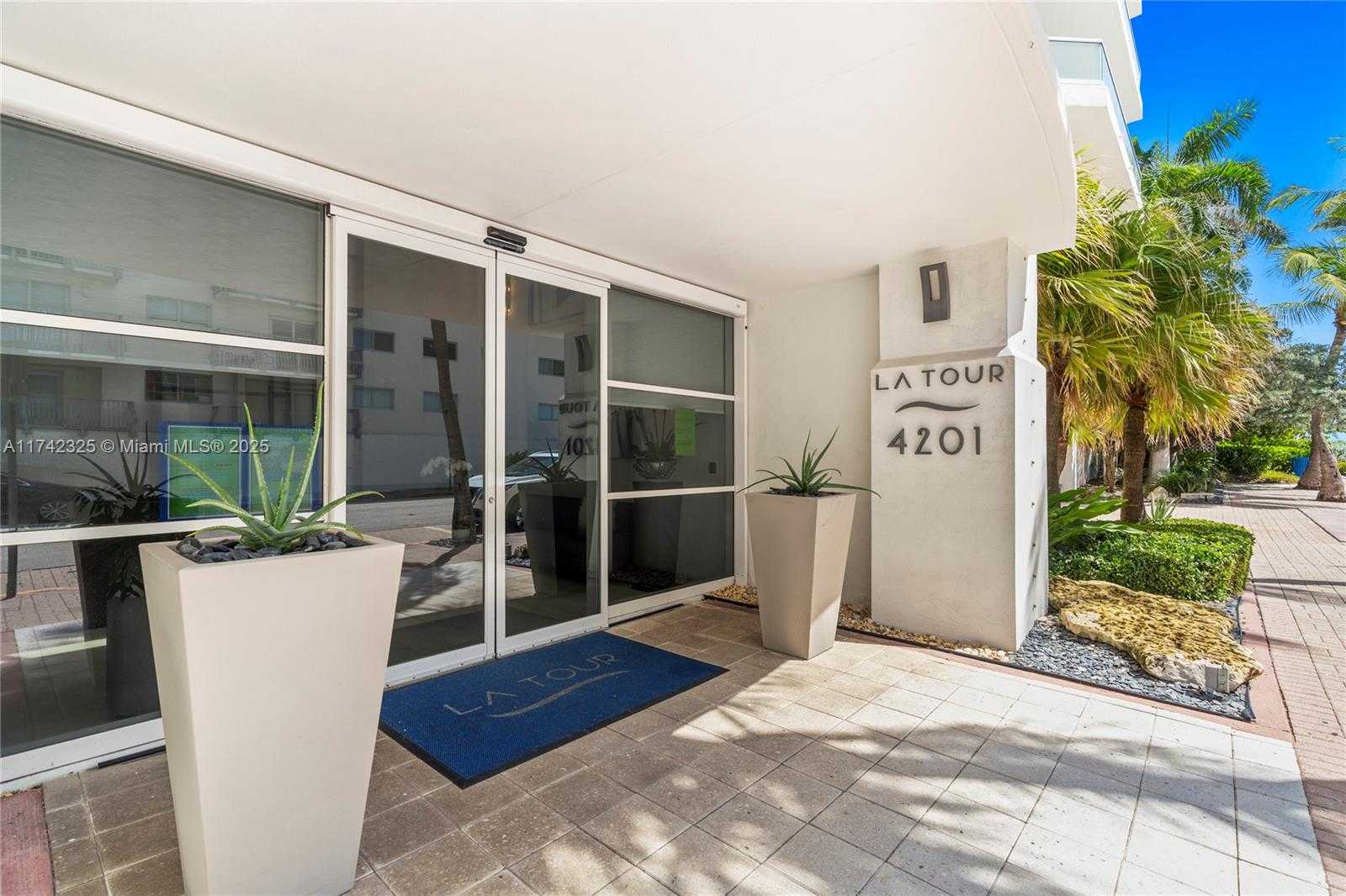 Small Image of 4201 COLLINS AVE #2002, Miami Beach Number 57