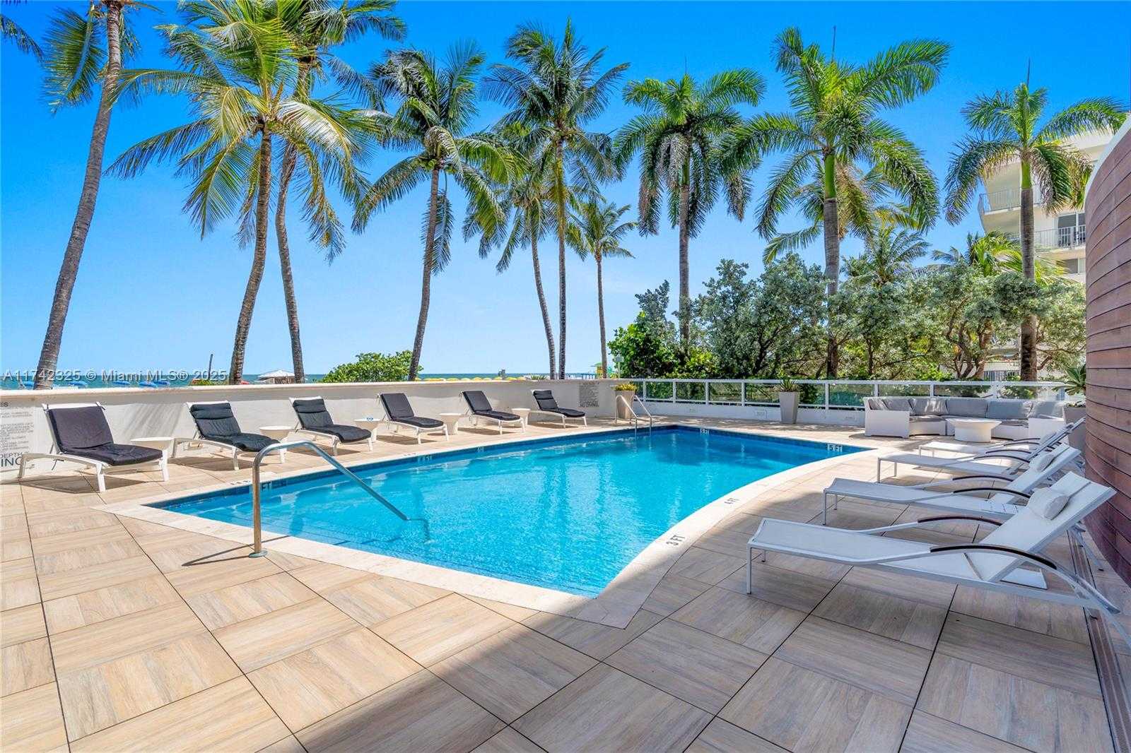 Small Image of 4201 COLLINS AVE #2002, Miami Beach Number 63