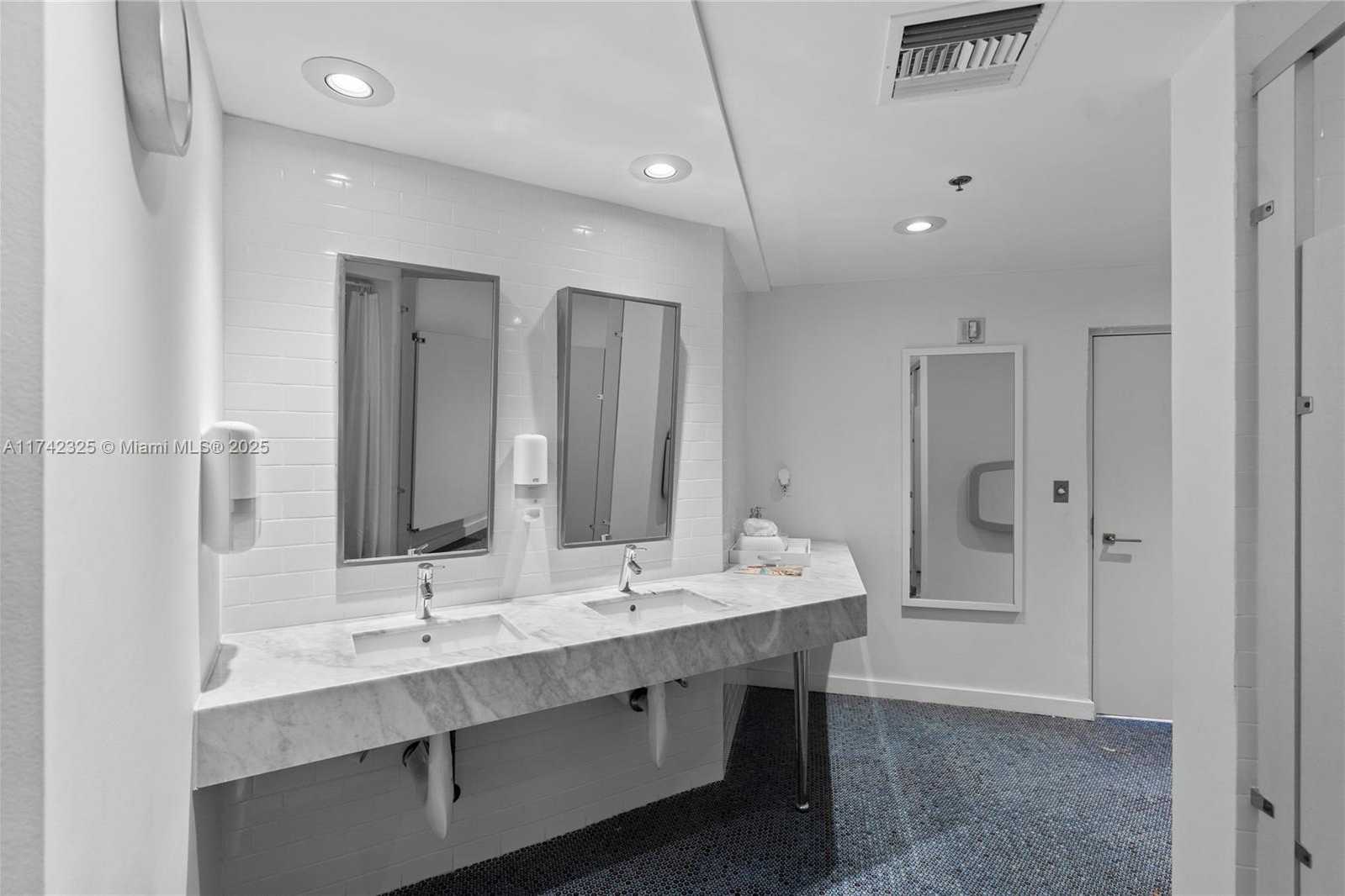 Small Image of 4201 COLLINS AVE #2002, Miami Beach Number 72