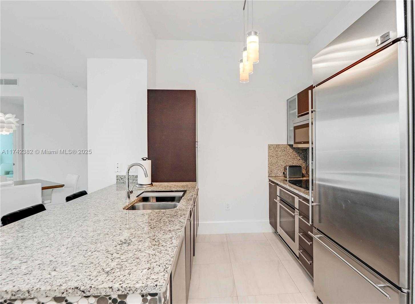 Small Image of 950 BRICKELL BAY DR #4905, Miami Number 12