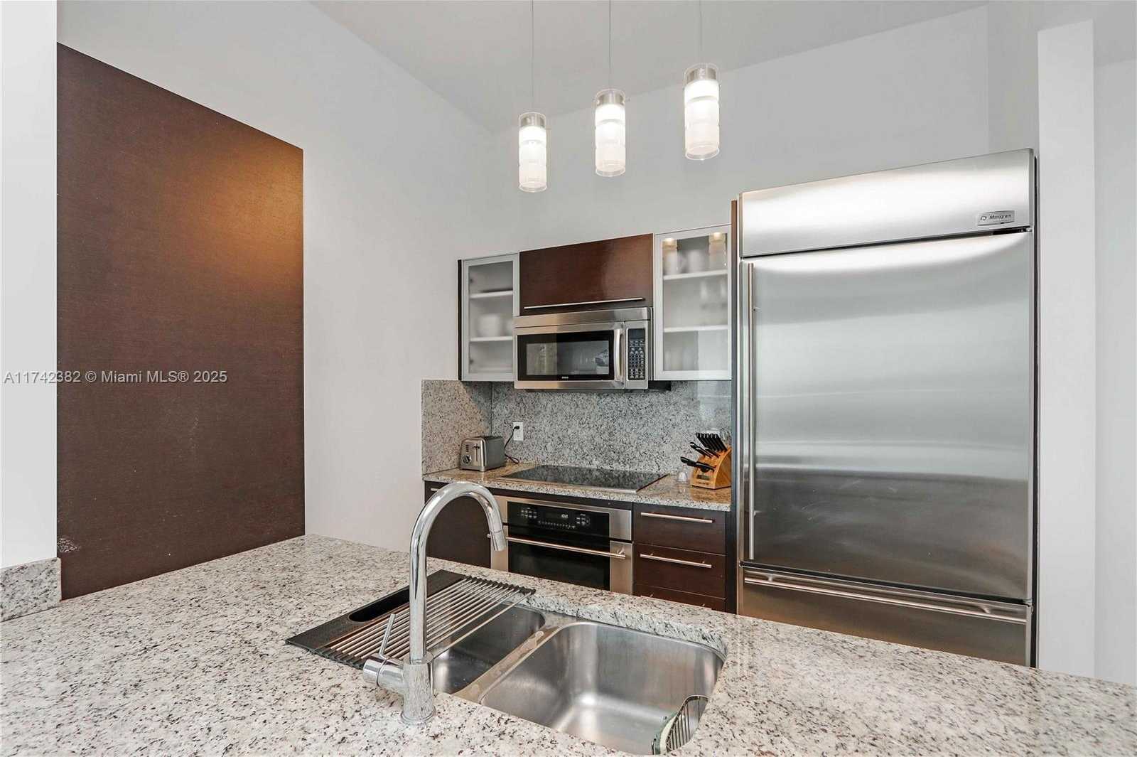 Small Image of 950 BRICKELL BAY DR #4905, Miami Number 14