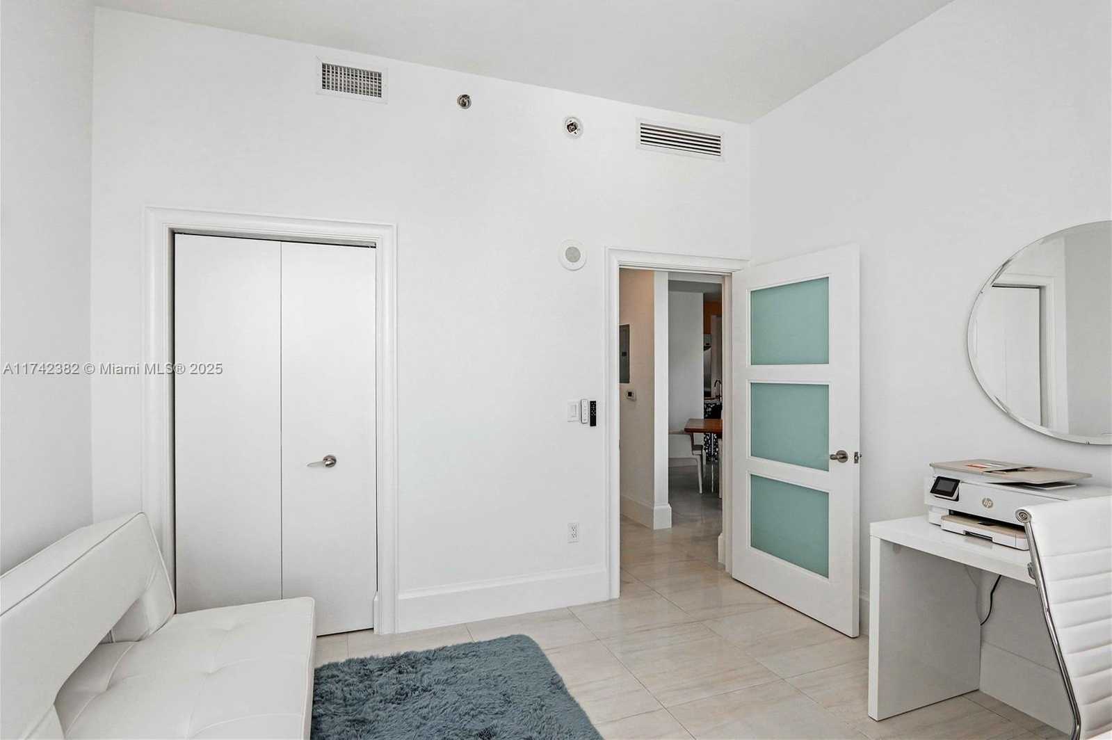 Small Image of 950 BRICKELL BAY DR #4905, Miami Number 16