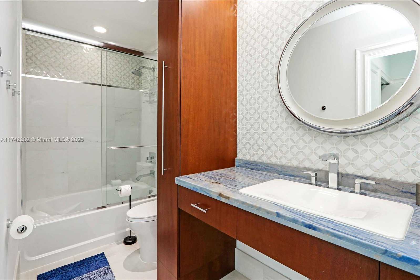 Small Image of 950 BRICKELL BAY DR #4905, Miami Number 18