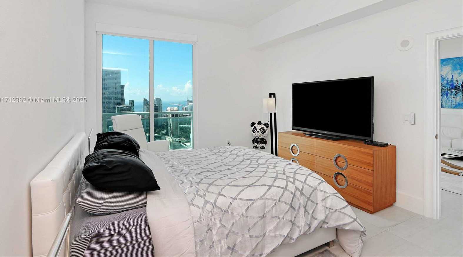 Small Image of 950 BRICKELL BAY DR #4905, Miami Number 19