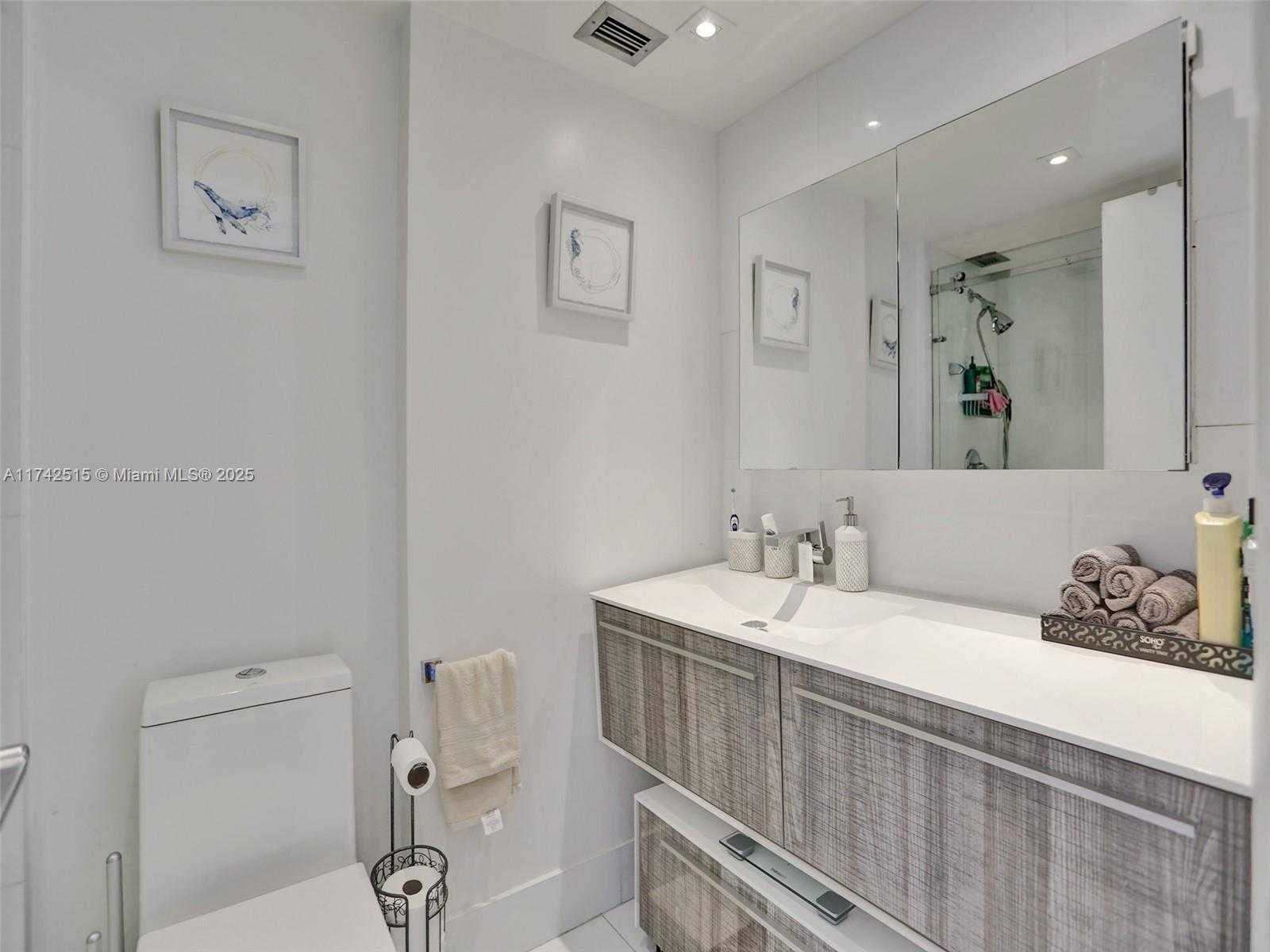 Small Image of 18011 BISCAYNE BLVD #1904, Aventura Number 15