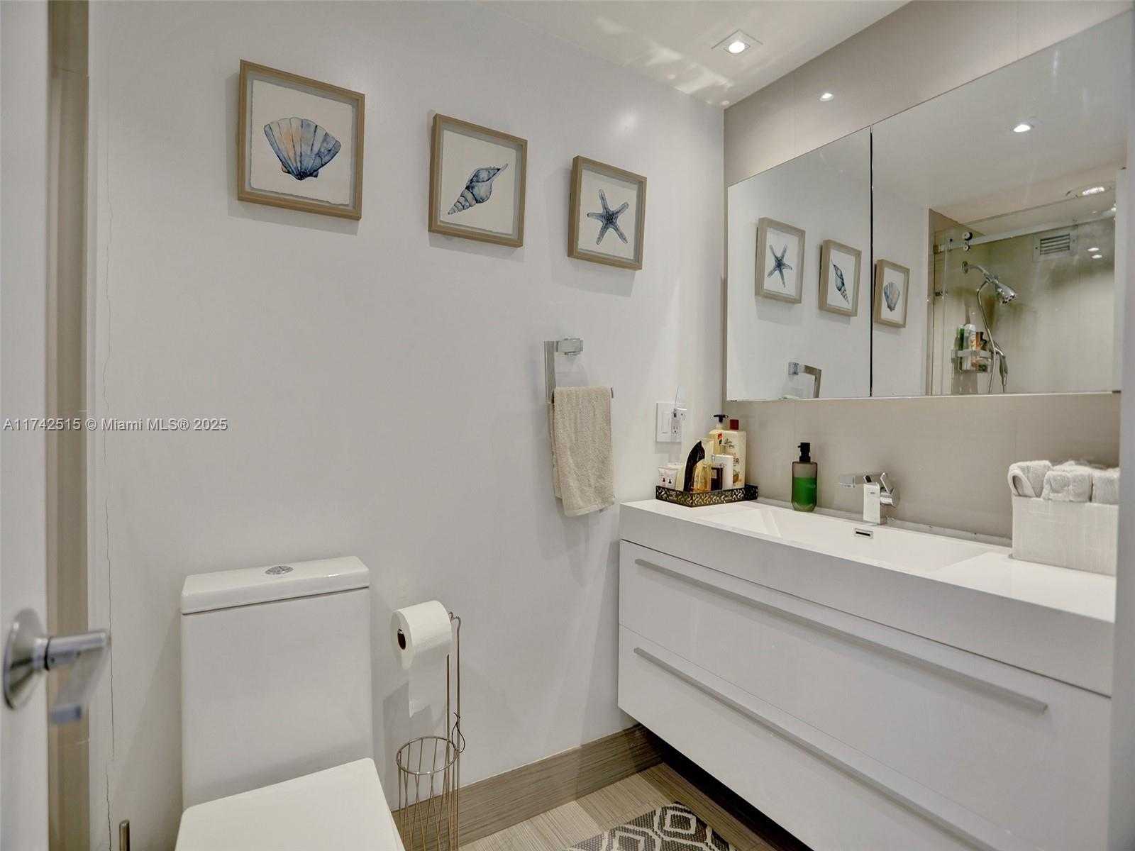 Small Image of 18011 BISCAYNE BLVD #1904, Aventura Number 19