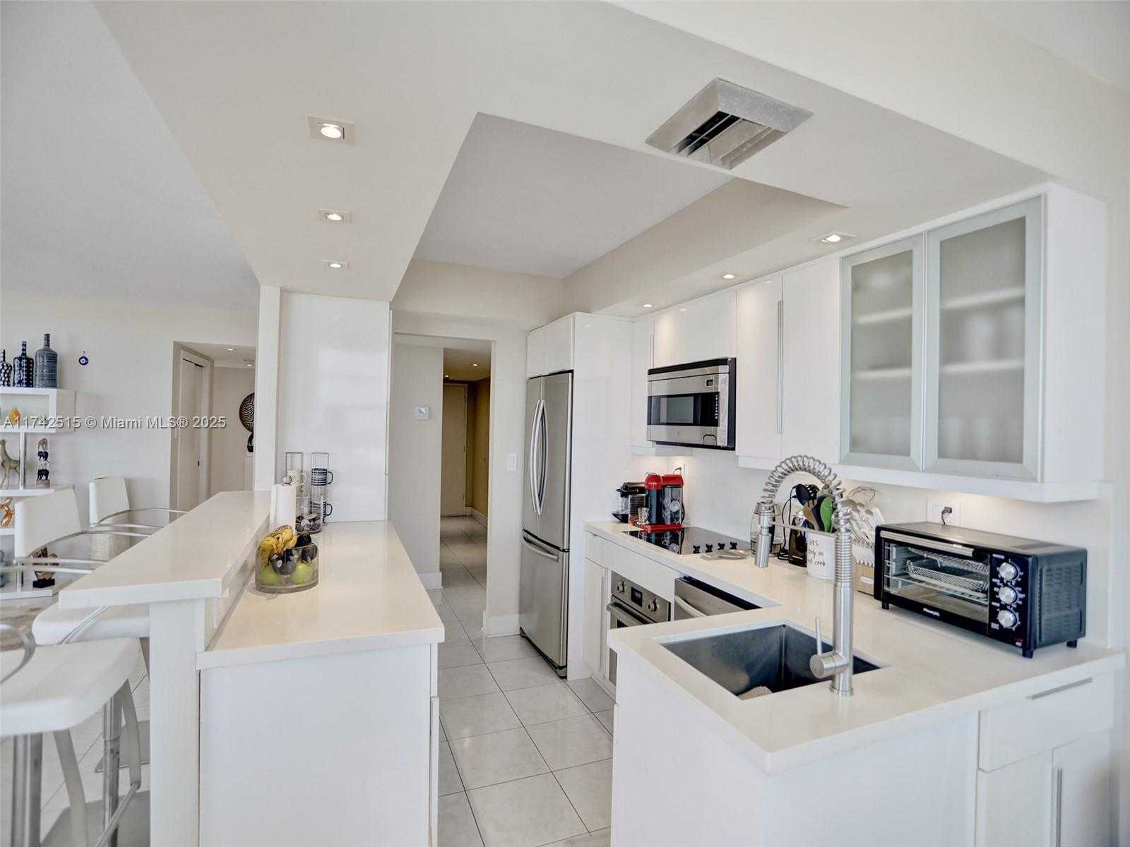 Small Image of 18011 BISCAYNE BLVD #1904, Aventura Number 3