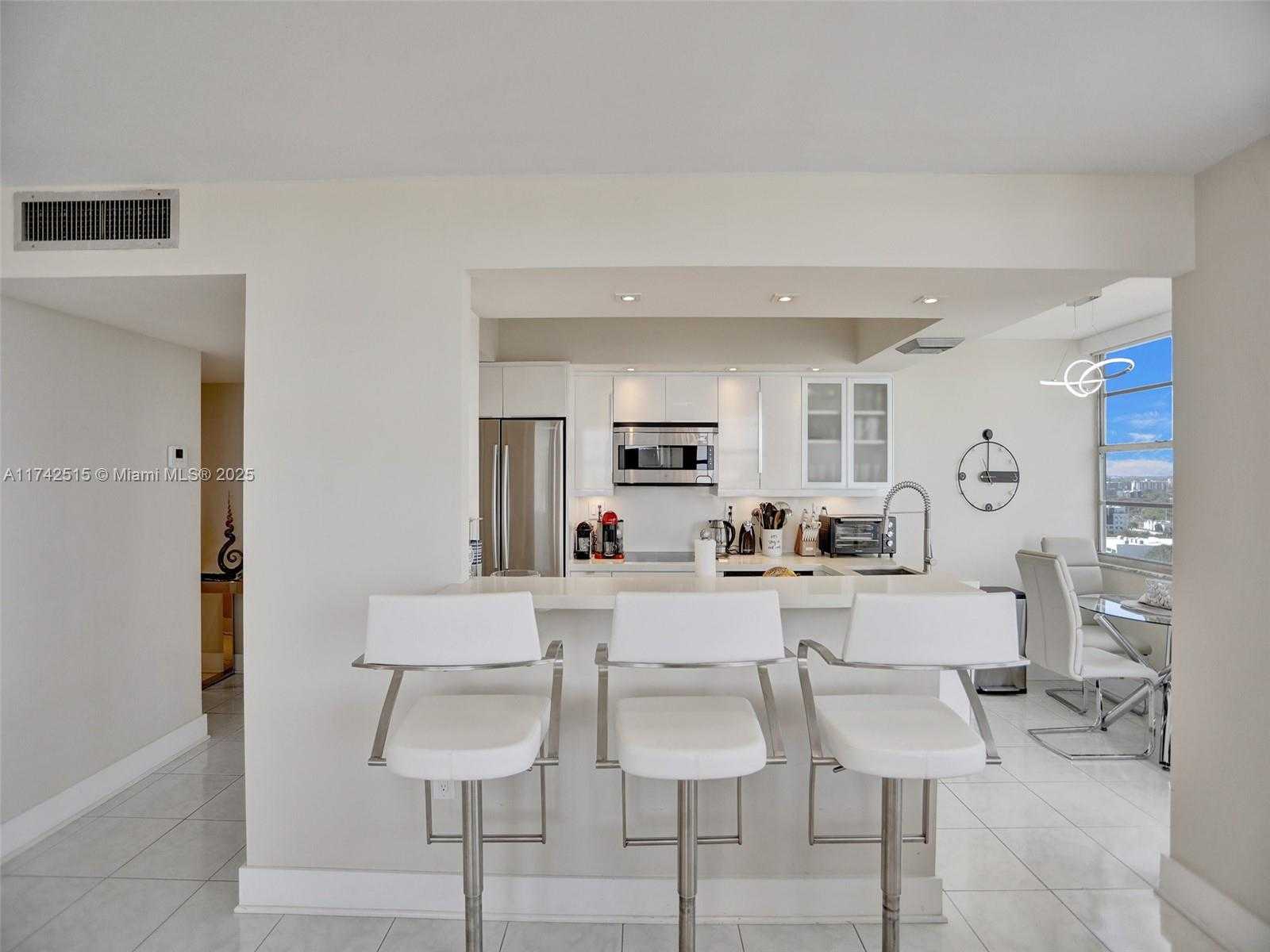 Small Image of 18011 BISCAYNE BLVD #1904, Aventura Number 8