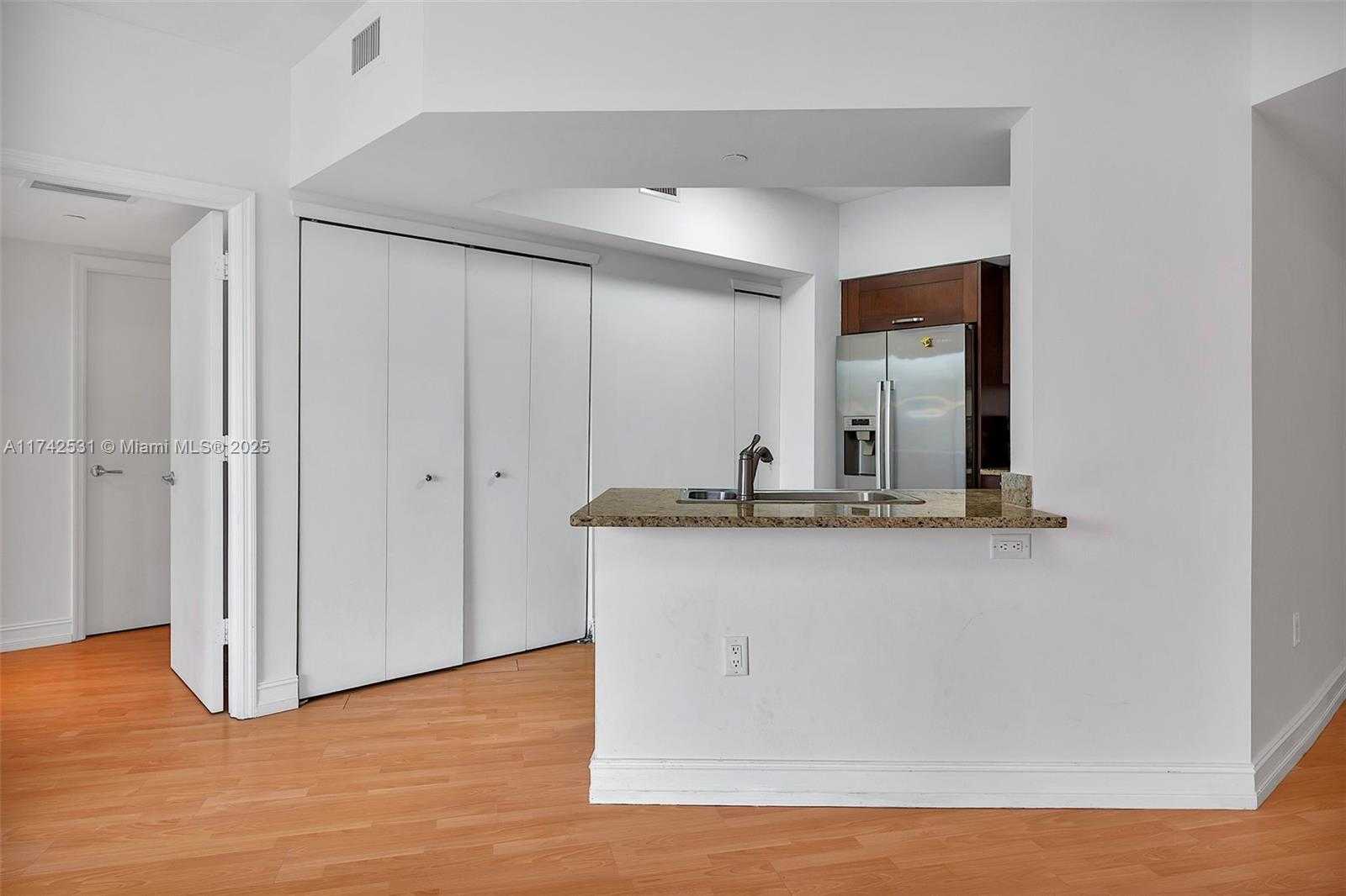 Small Image of 19900 EAST COUNTRY CLUB DR #716, Aventura Number 6