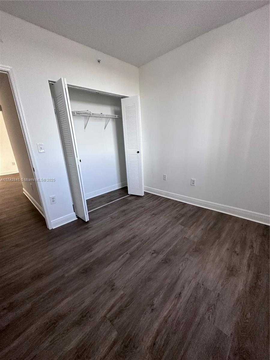 Small Image of 5091 NW 7th St, Miami, FL 33126, USA Number 10