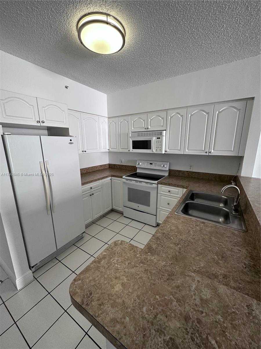 Small Image of 5091 NW 7th St, Miami, FL 33126, USA Number 5