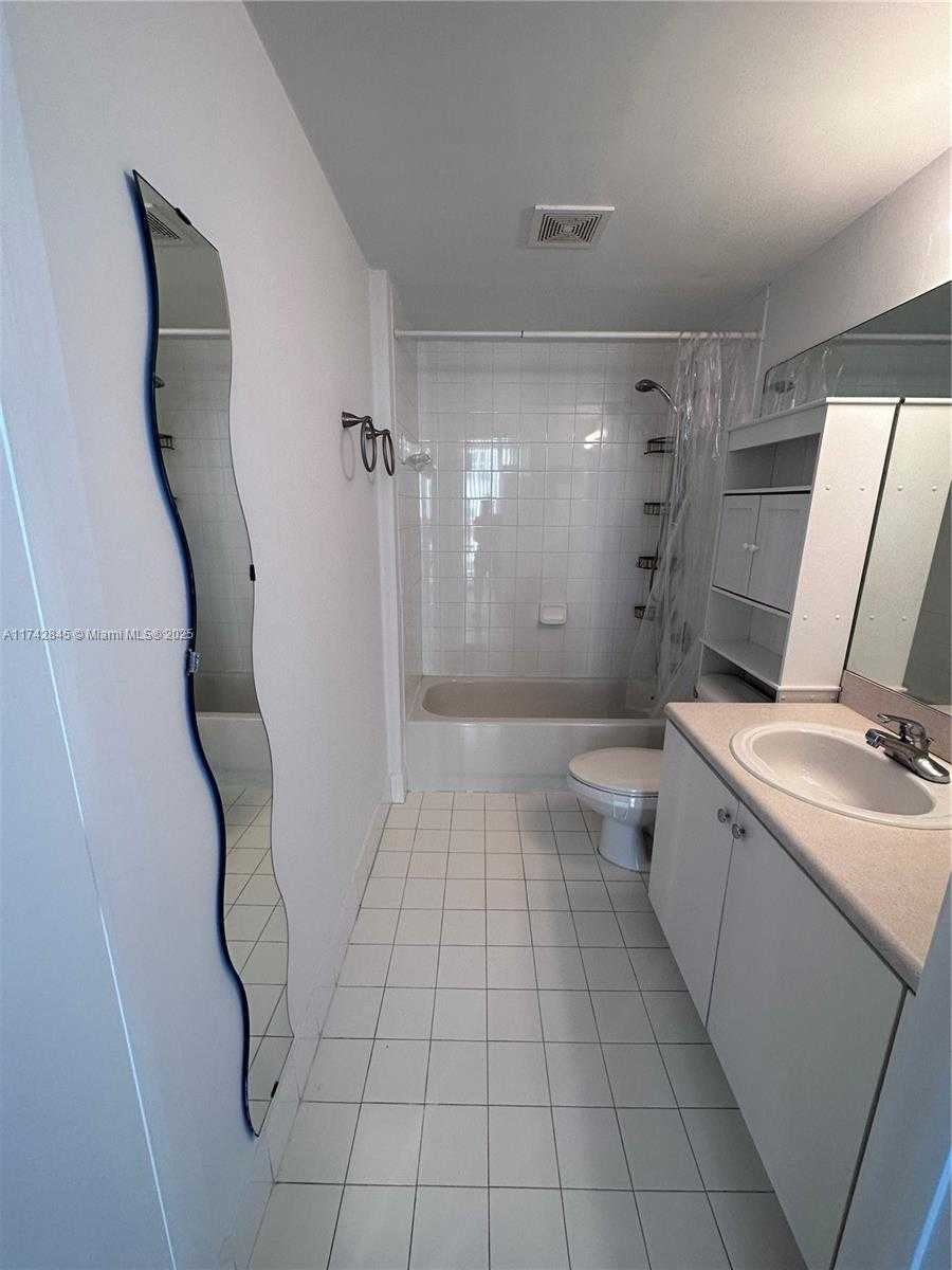 Small Image of 5091 NW 7th St, Miami, FL 33126, USA Number 7