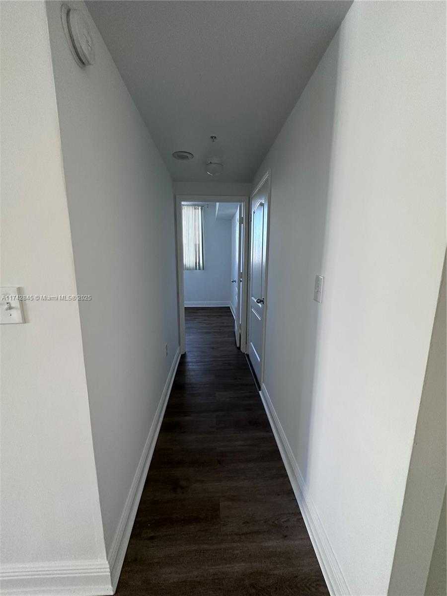 Small Image of 5091 NW 7th St, Miami, FL 33126, USA Number 8