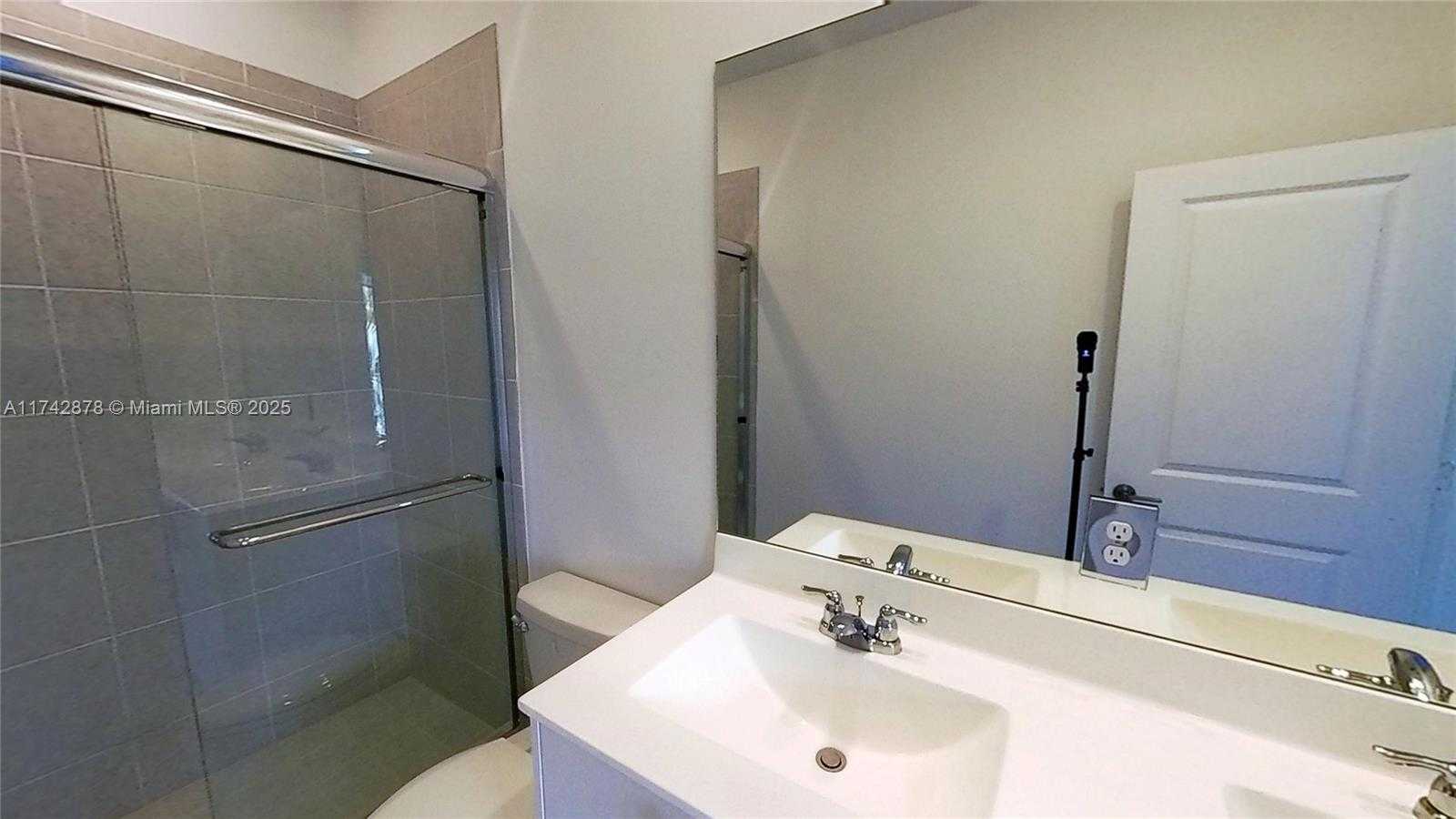Small Image of 631 SOUTH EAST 13TH ST CIR, Homestead Number 12