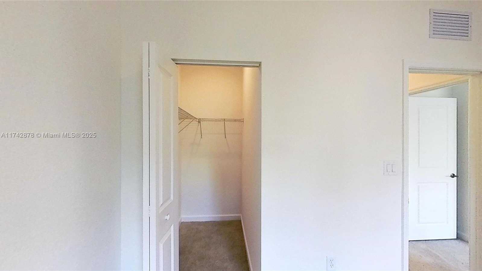 Small Image of 631 SOUTH EAST 13TH ST CIR, Homestead Number 14