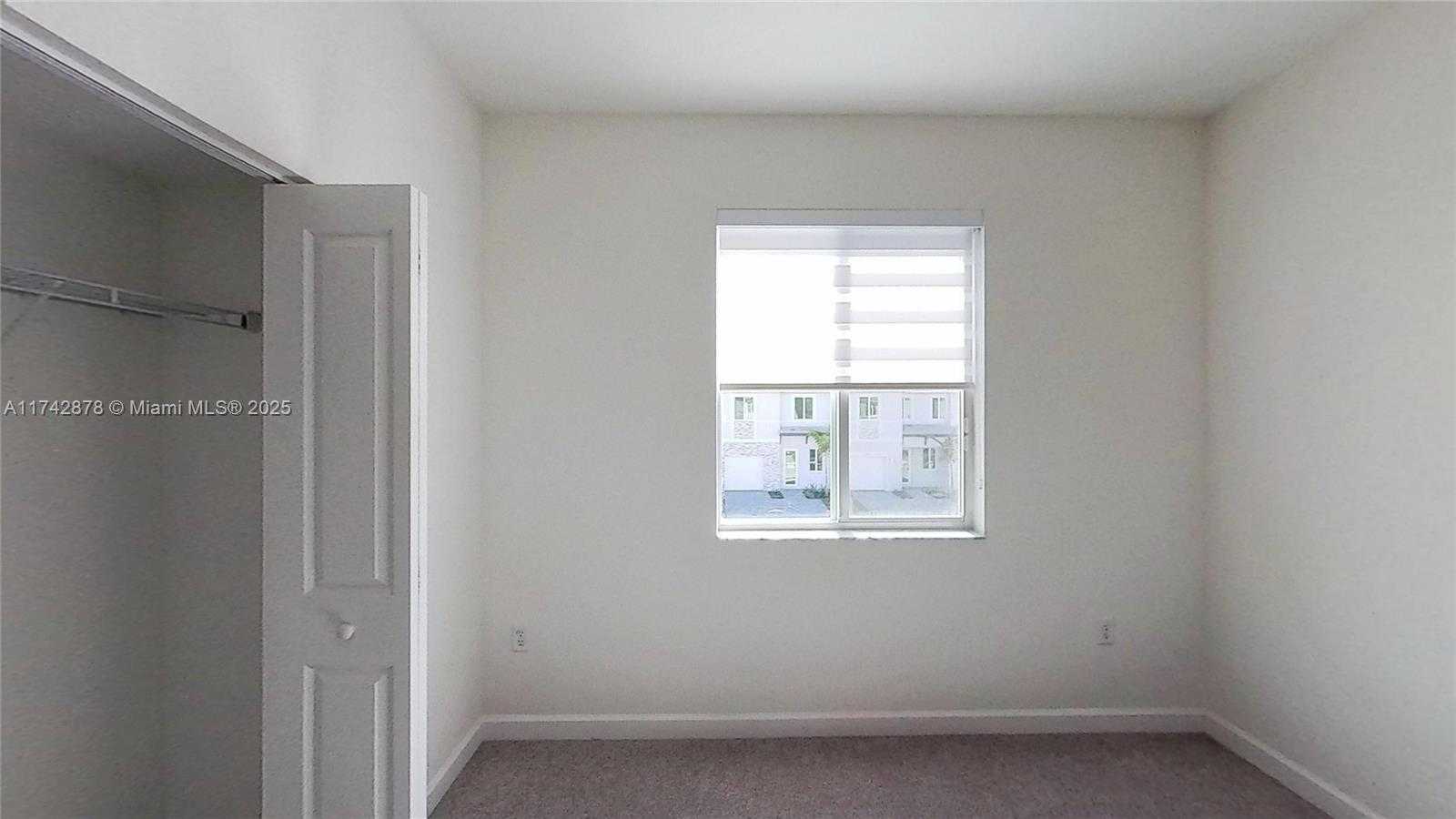 Small Image of 631 SOUTH EAST 13TH ST CIR, Homestead Number 16