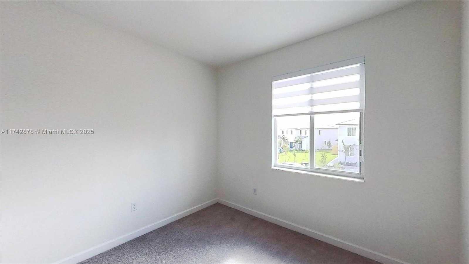 Small Image of 631 SOUTH EAST 13TH ST CIR, Homestead Number 20