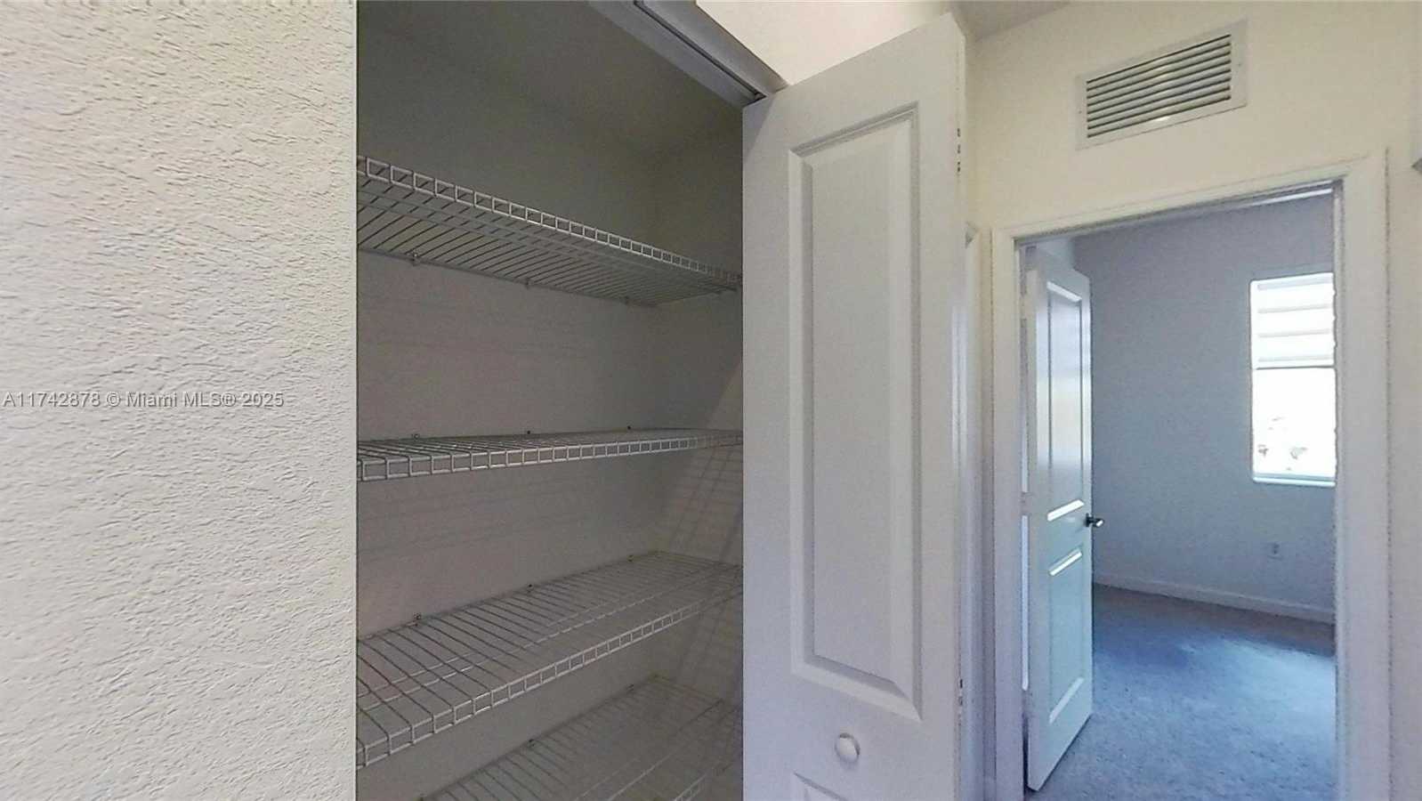 Small Image of 631 SOUTH EAST 13TH ST CIR, Homestead Number 21
