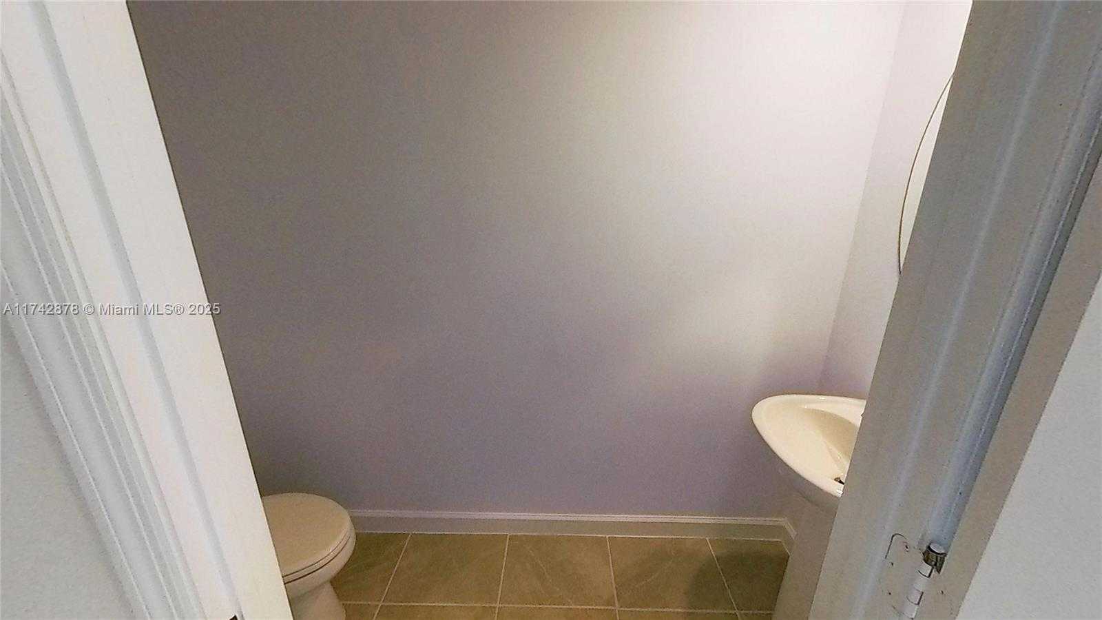 Small Image of 631 SOUTH EAST 13TH ST CIR, Homestead Number 23