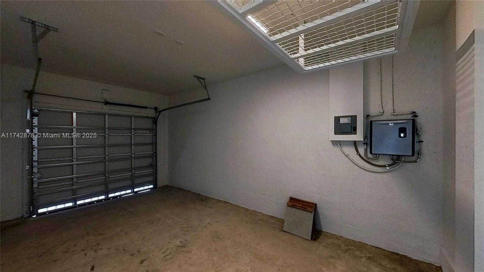 Small Image of 631 SOUTH EAST 13TH ST CIR, Homestead Number 24