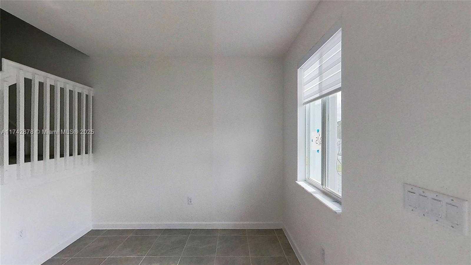Small Image of 631 SOUTH EAST 13TH ST CIR, Homestead Number 28