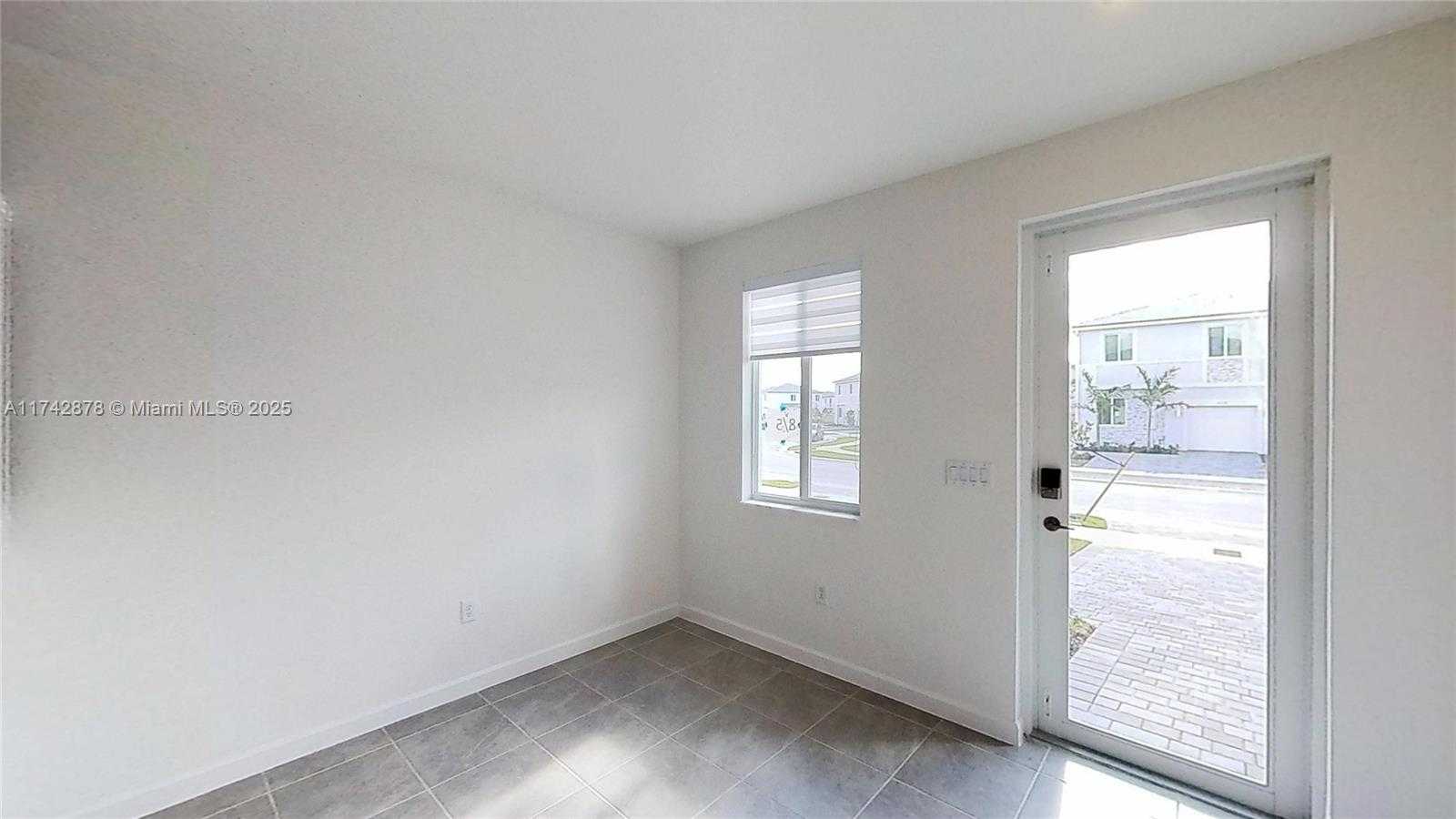 Small Image of 631 SOUTH EAST 13TH ST CIR, Homestead Number 29